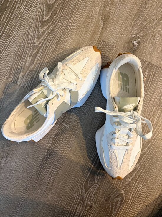 New Balance 327 Cream White Sneakers Size 9 Women NWOT Suede Neutral Aesthetic - Picture 5 of 9